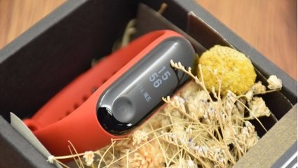 有了小米手環(huán)3 NFC，從此扔掉公交卡？還是手下留情吧！